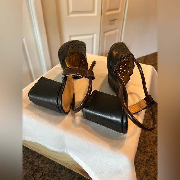 Elspeth Gibson Black Leather Cutout Slingback Heels - Picture 4 of 5